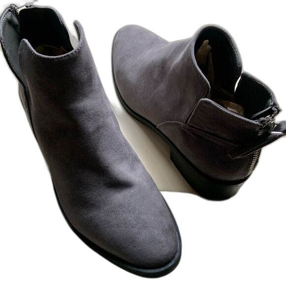 Dolce Vita Grey Vegan Suede Low Heel Ankle Booties Women's size 6.5 Classic - Picture 2 of 8